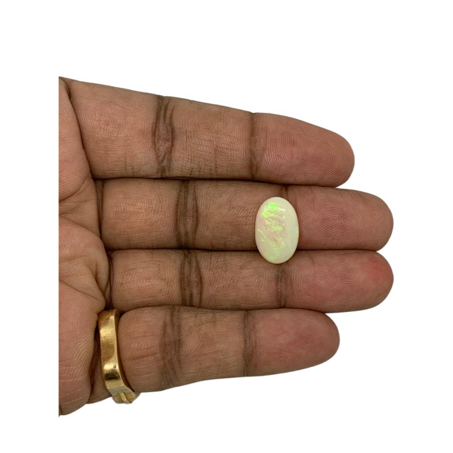 WHITE OPAL - 4.87 ct