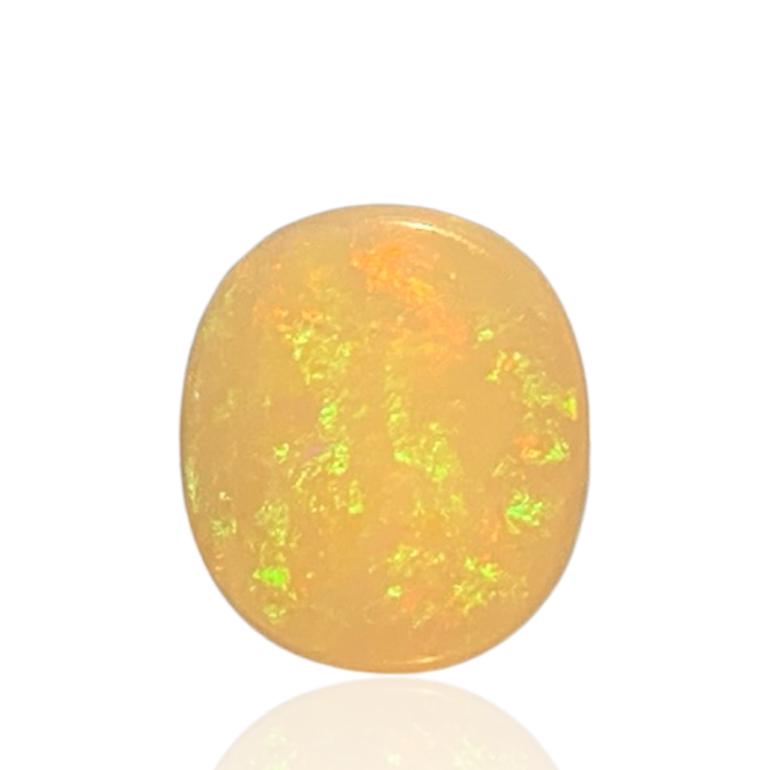 WHITE OPAL - 5.89 ct