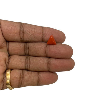 RED ITALIAN CORAL TRIANGLE - 2.9 ct