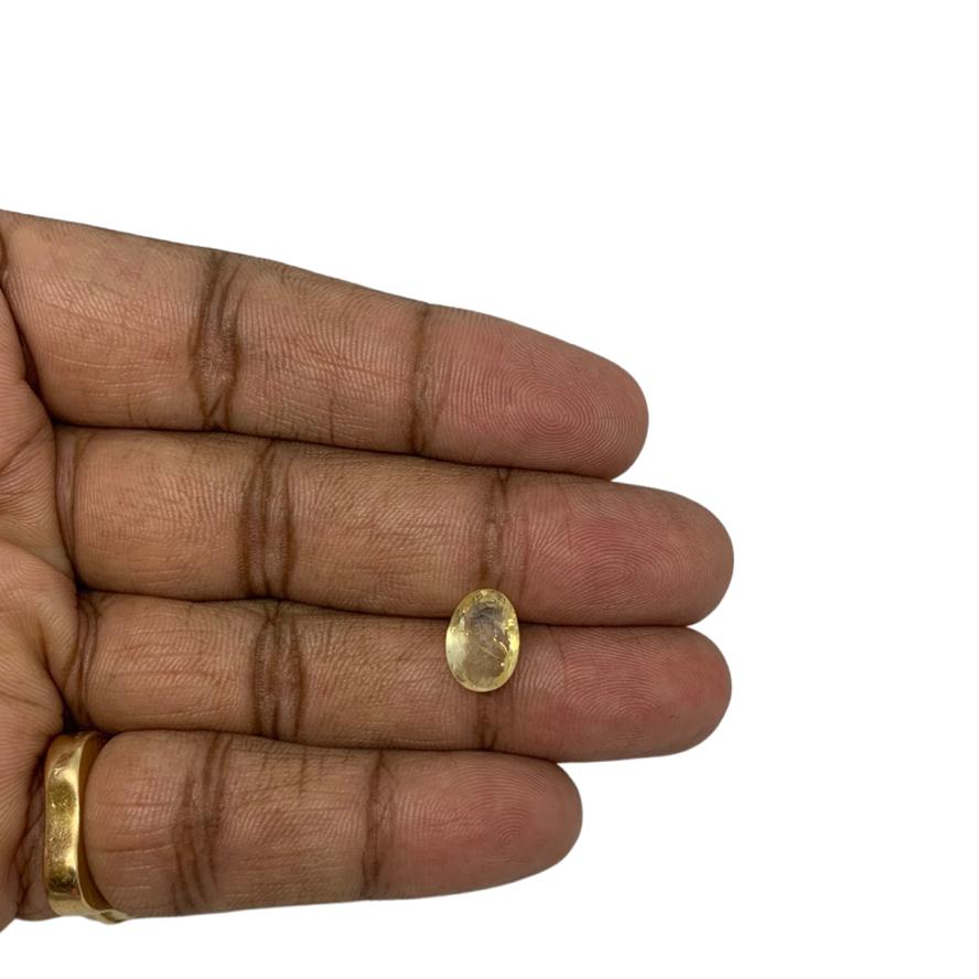 CEYLON YELLOW SAPPHIRE - 4.68 ct