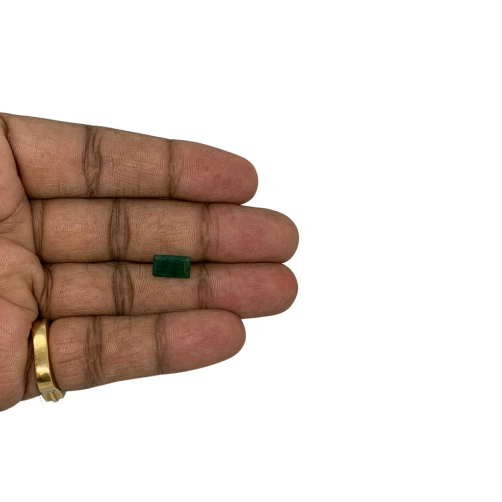 GREEN EMERALD - 2.4 ct